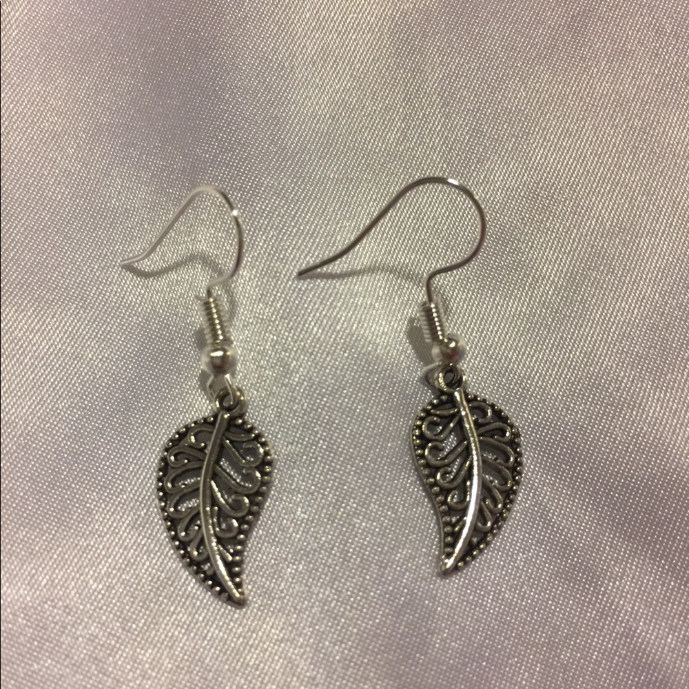 🦋925 Antiqued Silver Ash Leaf Pierced French Wire